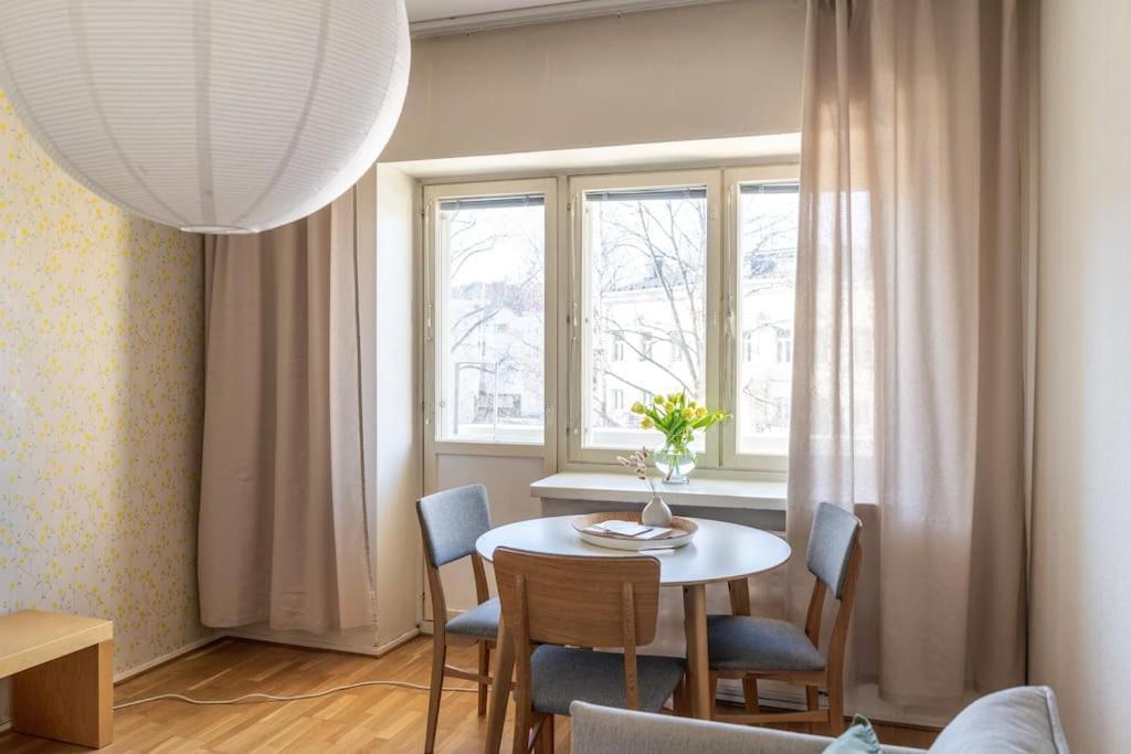 Appartamento 2-bedroom, Steps From The Metro! *