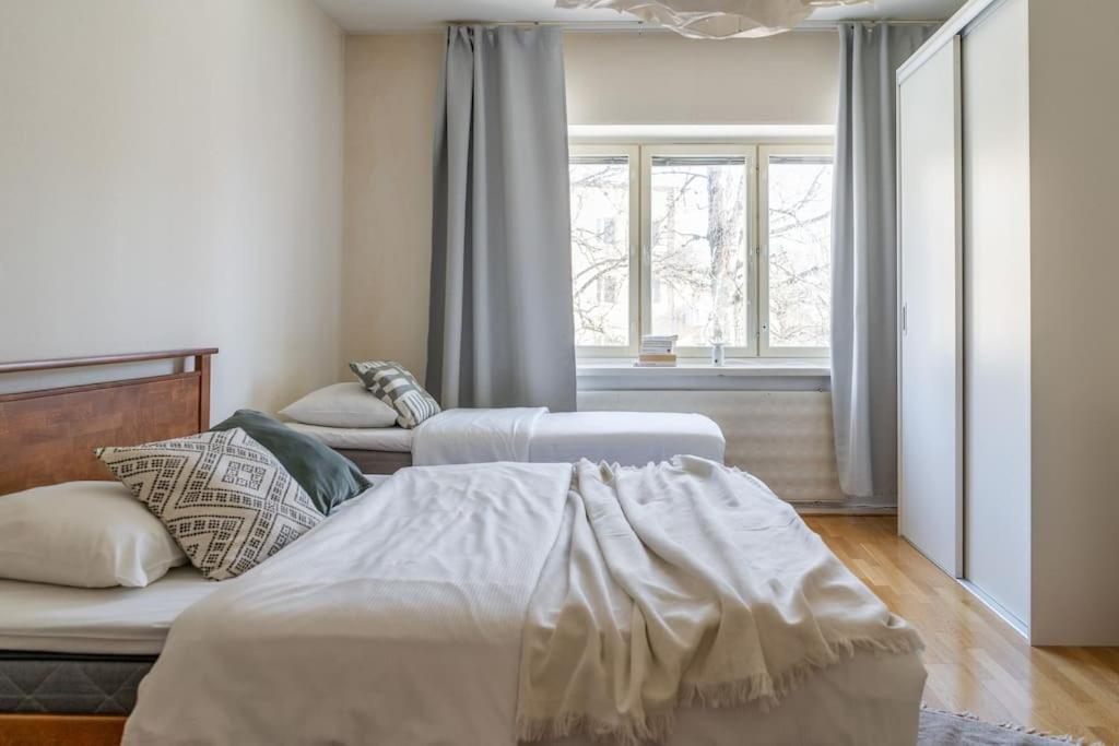 2-bedroom, Steps From The Metro! * Helsinki